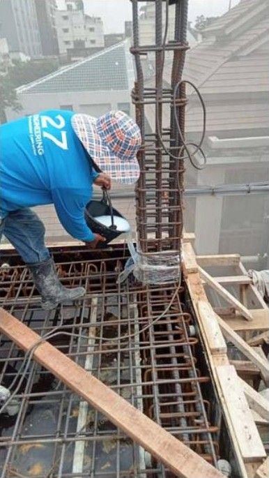 งานโครงสร้าง WECON — จี้เขย่าคอนกรีตในแบบเสาให้แน่นตลอดความสูง